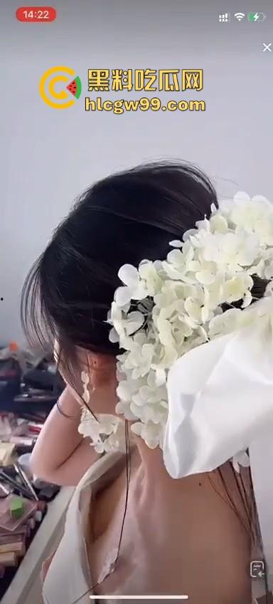 直播新赛道！新娘化妆走光,极品小姐姐奶头完全展现，流量密码被你拿捏的死死的-10