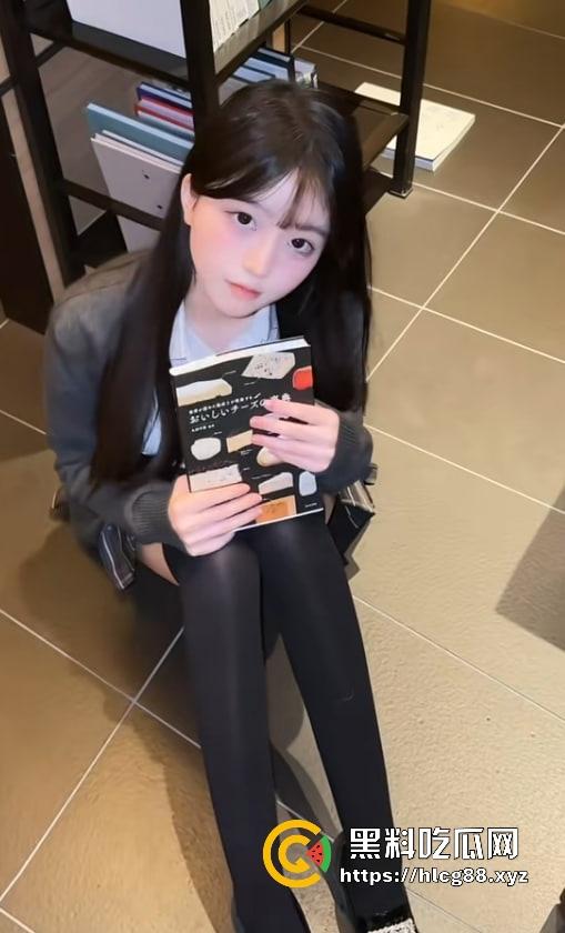 抖音280万粉清纯女神【天降之雯】最新一弹，露脸抖奶喷水湿床，绝美反差婊把舔狗耍得团团转！-10