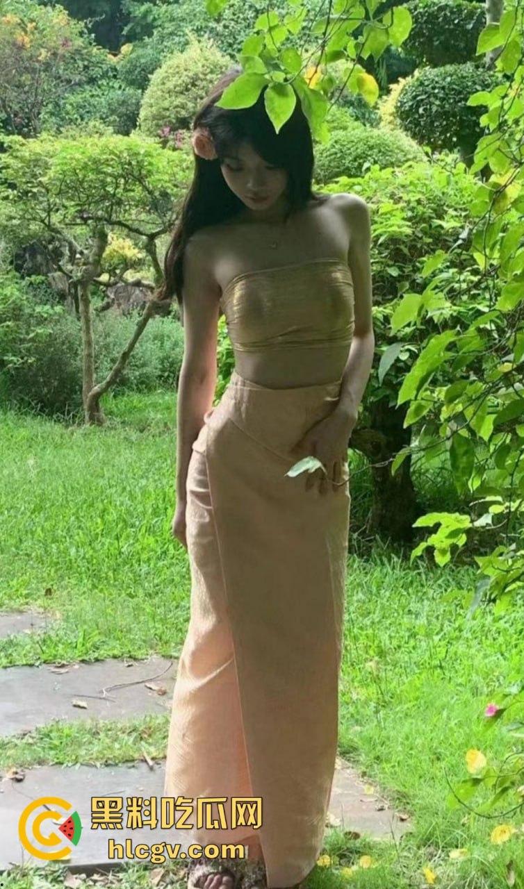 推特【委屈小狗】彻底放飞！黑丝长腿无毛嫩鲍各种姿势任人操，妥妥的后入极品！-2