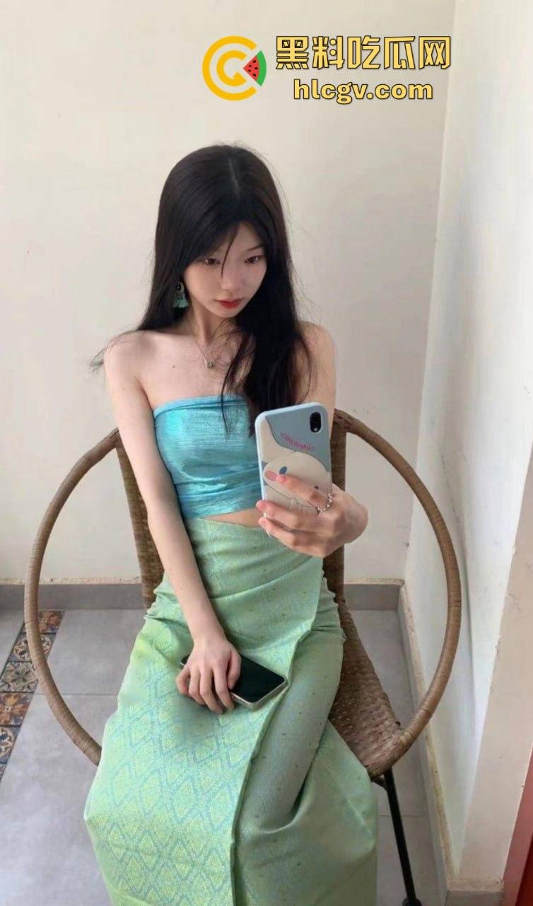 推特【委屈小狗】彻底放飞！黑丝长腿无毛嫩鲍各种姿势任人操，妥妥的后入极品！-4