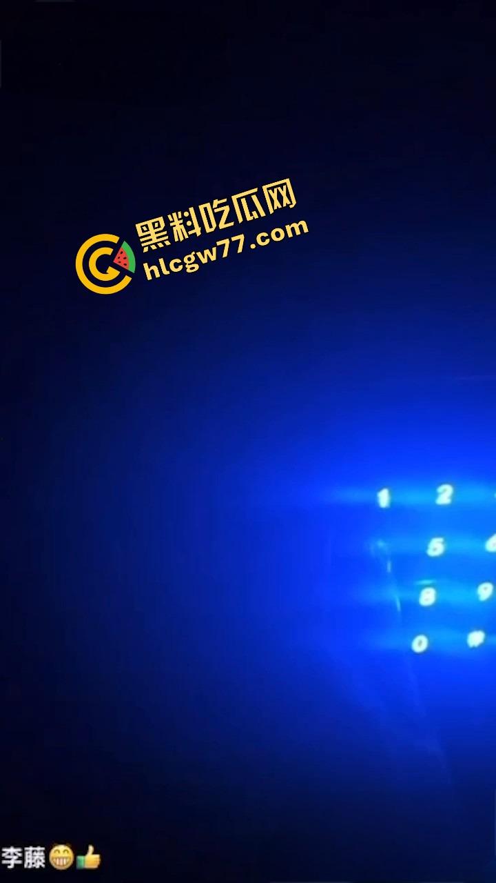 精神小伙【陈俣欹】朋友圈破防，狂喊我要操死你，抖音直播要啪啪李藤，现场录屏火爆全网！-1