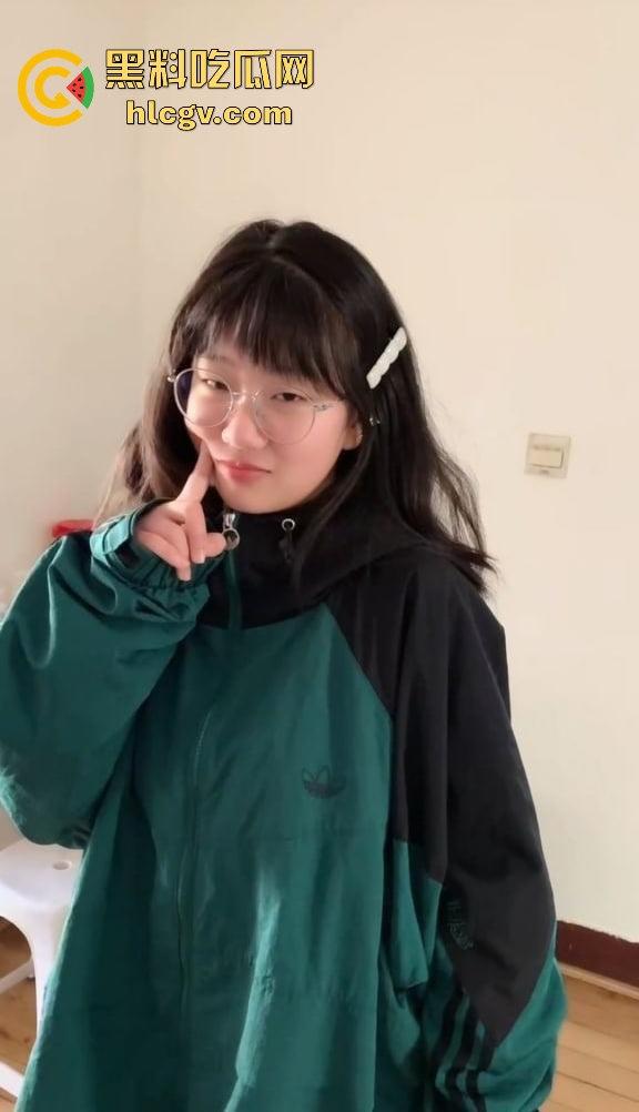 太原理工学院高材生【李雪】大翻车！清纯学霸竟成眼镜母狗，乖乖听话成男友泄欲工具！-2