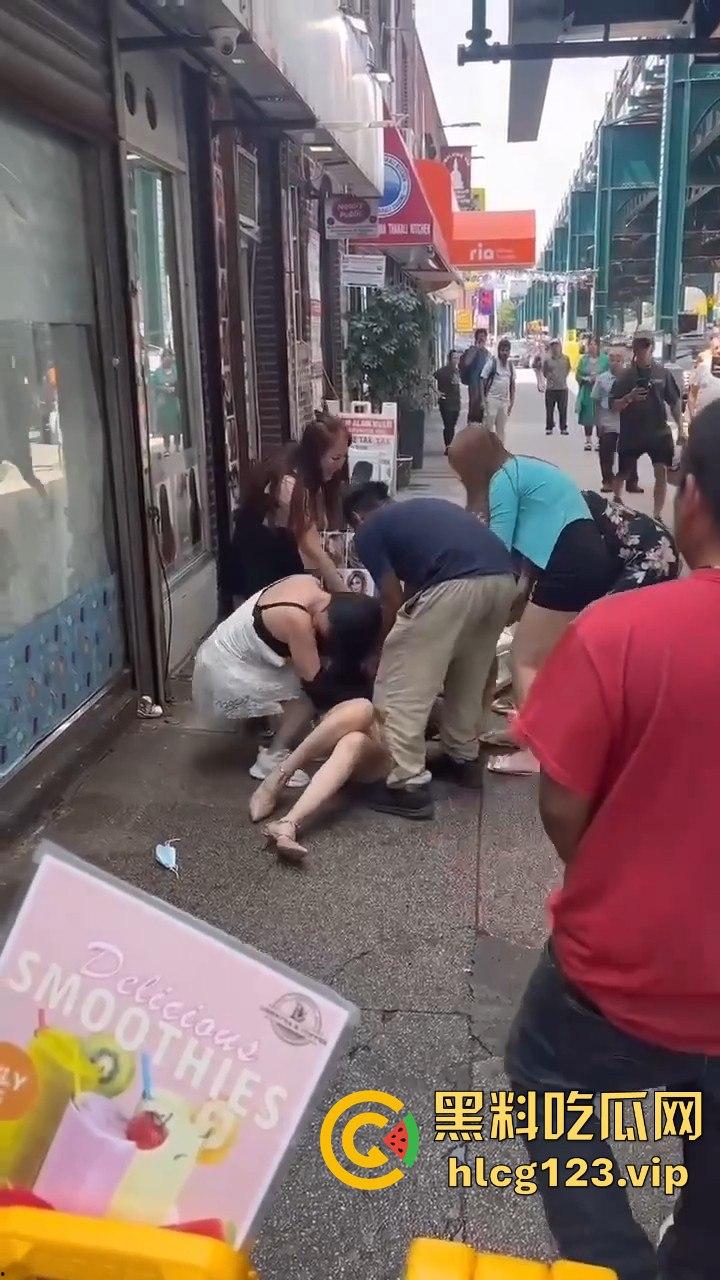 纽约华人区站街女为抢客户互殴，白天华人打晚上洋马拼，唐人街的行情卷成这样了？-2