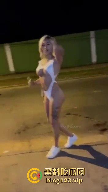 纽约华人区站街女为抢客户互殴，白天华人打晚上洋马拼，唐人街的行情卷成这样了？-8