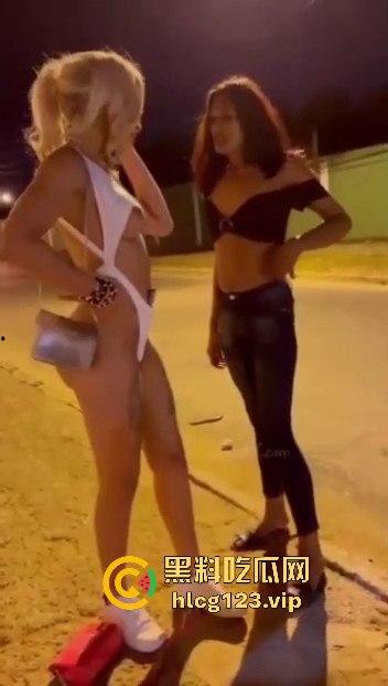 纽约华人区站街女为抢客户互殴，白天华人打晚上洋马拼，唐人街的行情卷成这样了？-10