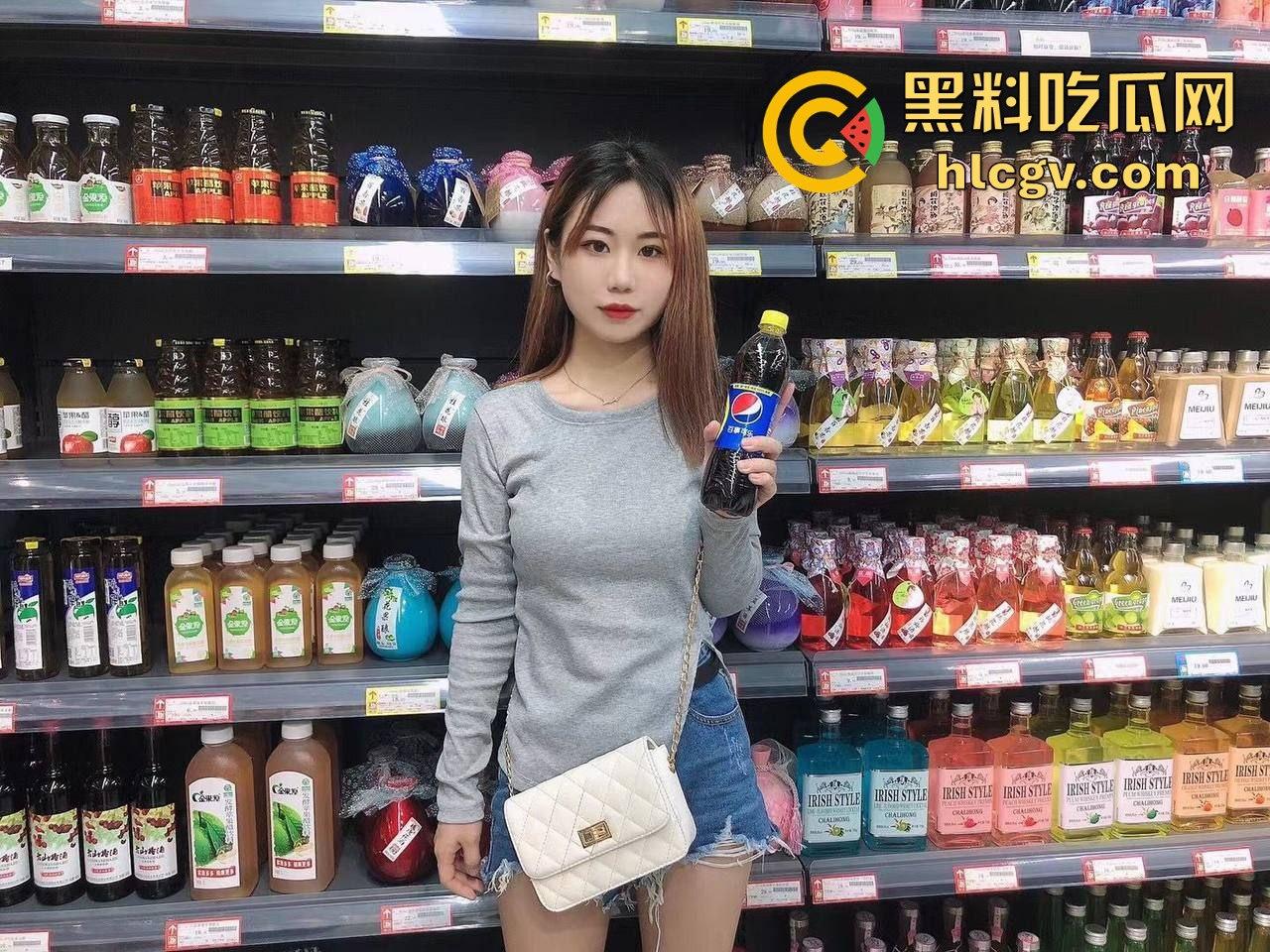 绿帽奴亲自分享女友【于长弘】怀孕口爆全过程！大肚子跪舔鸡巴，含着吸得嗨舔得那叫一个骚！-3