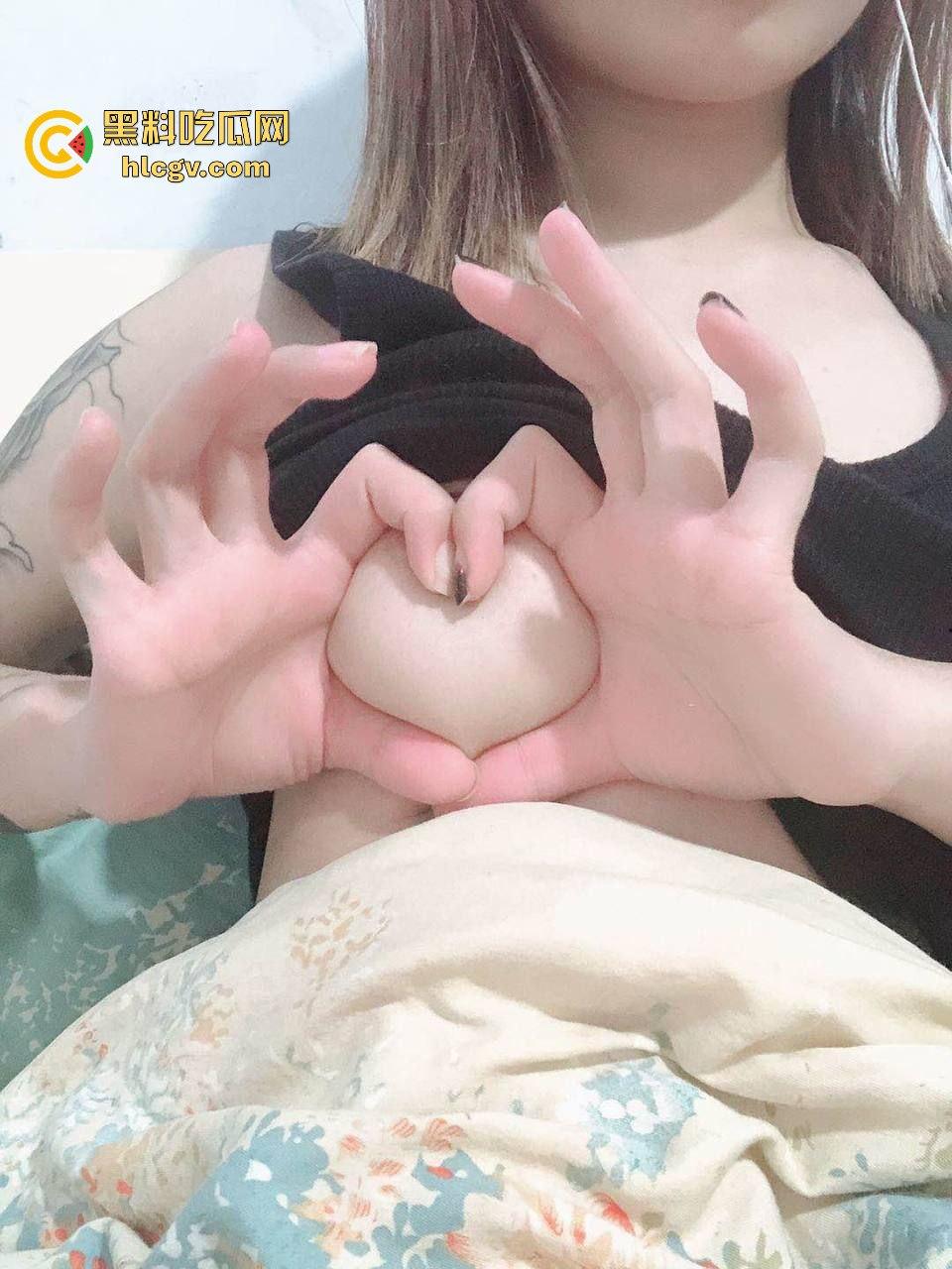 绿帽奴亲自分享女友【于长弘】怀孕口爆全过程！大肚子跪舔鸡巴，含着吸得嗨舔得那叫一个骚！-7