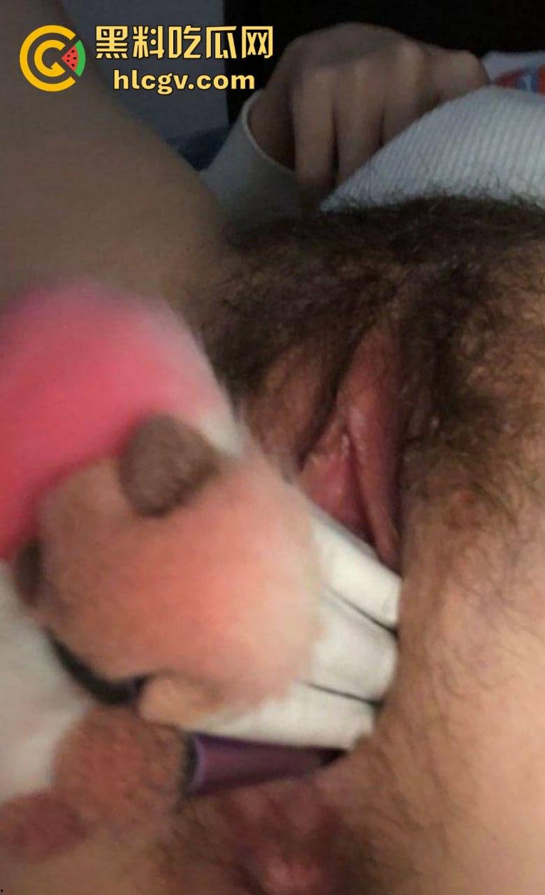 南充美女【李婉钰】被前男友曝光私密视频！黑丝长腿玩兴跳，长棍插穴骚气爆棚！-13