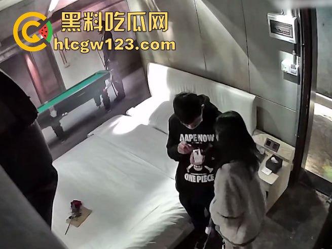 湖南反差大学生【肖慧】酒店约炮视频曝光  丝袜母狗被打屁股后暴插高潮 纯纯SM受虐狂 酒店偷拍证实！-1