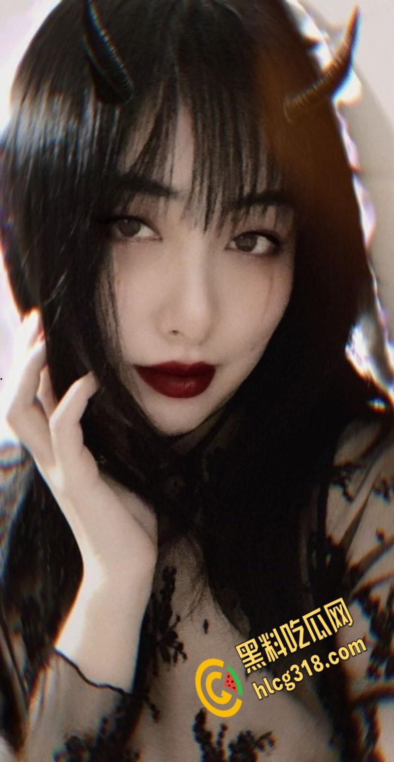 约炮极品少妇背着租房偷情，身材纤细白嫩在床上骚的不得了，主动上位淫声不断 !-1