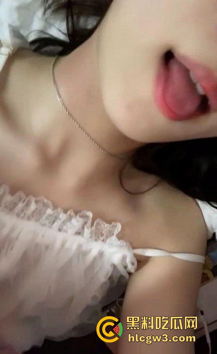 山东大学富哥斥巨资拿下山东大学极品小骚货【李欣然】，黑丝长腿白嫩身材，撩到床上浪叫不停！-5