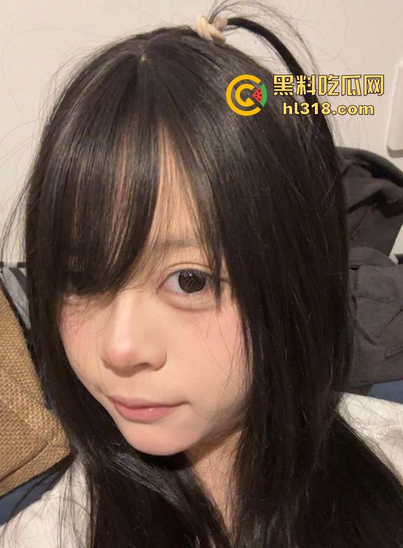 湖南职业学院学生妹【林妙妙】 清纯反差，翘臀曲线诱人，粉嫩乳尖娇俏挺立，自慰视频曝光流出！-2