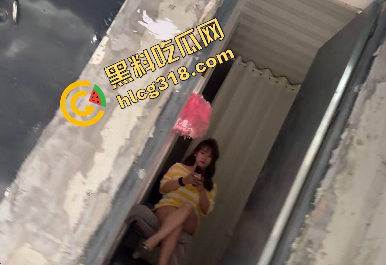 代驾小哥走错路，误入广州快餐洞洞乐街，5分钟看到20个站街妹，还有人主动贴窗舔门把，狼友们你们懂？-11