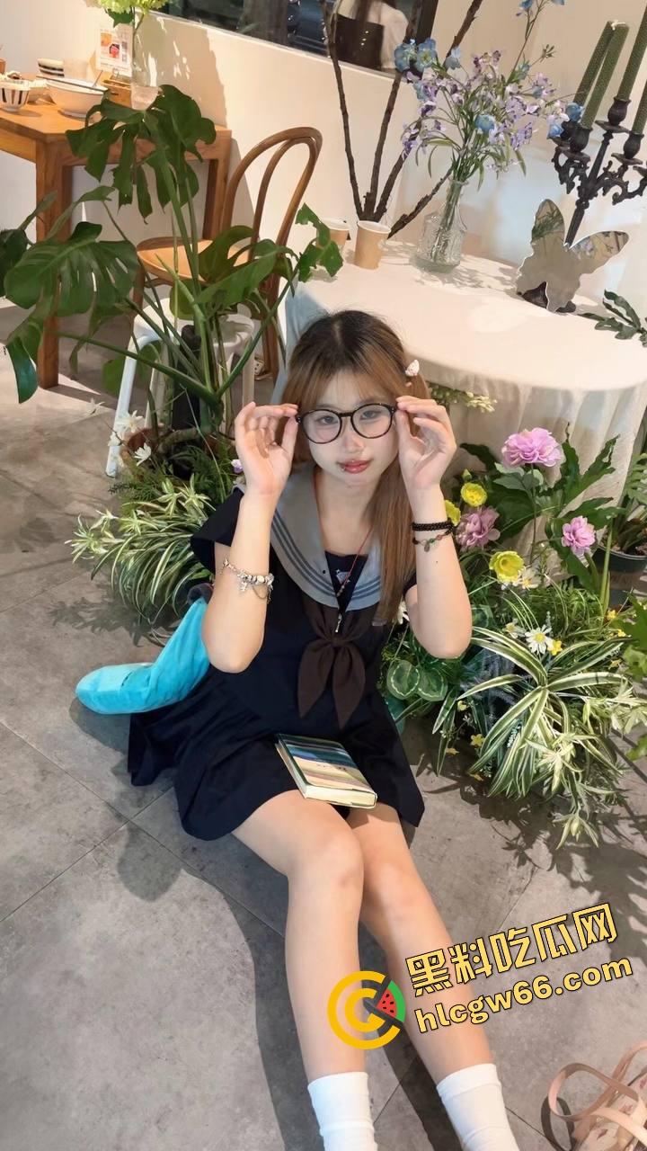 粉嫩馒头逼撑开两根黄瓜，极品白虎嫩妹自拍自慰流出，屁眼小穴齐开花，呻吟像在撒娇要操！-4