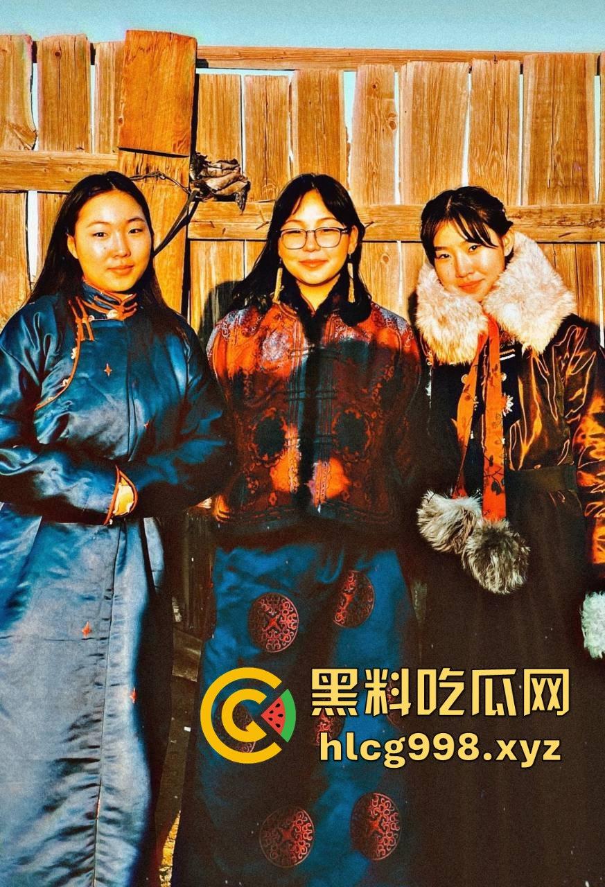 西藏20岁火辣妹子【诺诺熙】闺蜜换夫！四人激情交换视频曝光，玩得毫无底线！-10