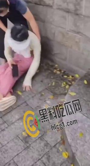 广州女孩整牙手术做残废了上门讨说法 被店员拿水枪冲并拖拽 现在无良商家都这么嚣张吗？-3