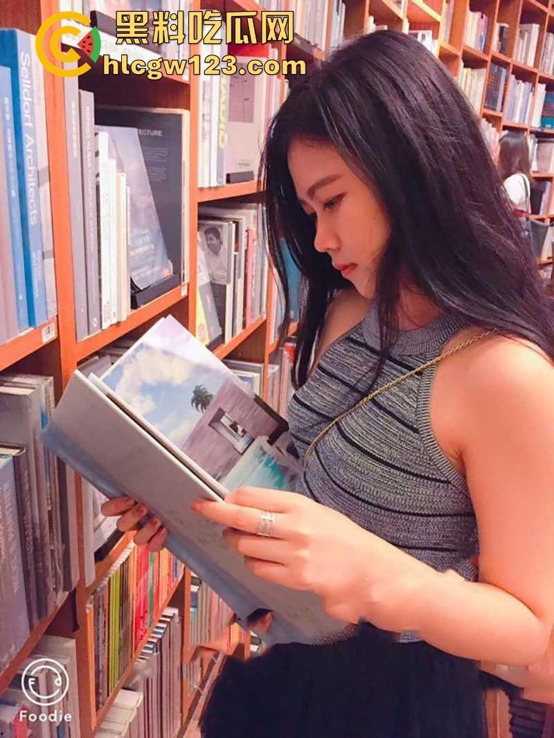 00后极品反差婊性爱视频曝光  清纯外表下是条淫荡母狗  渣男前任分手后泄密大尺度露脸视频！-3