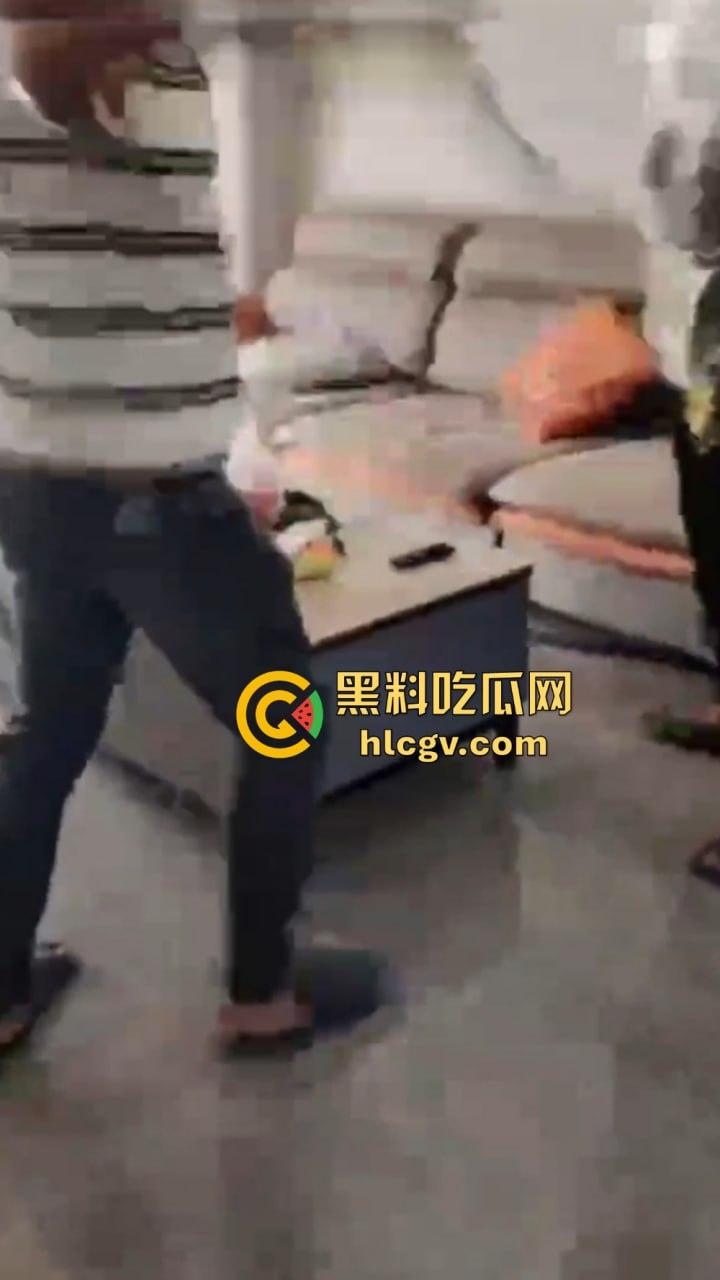 江西景德镇电梯内未成年男孩强行抱走小女孩，轻微处罚引争议，法律这样放纵未来的变态强奸杀人淫魔？-18