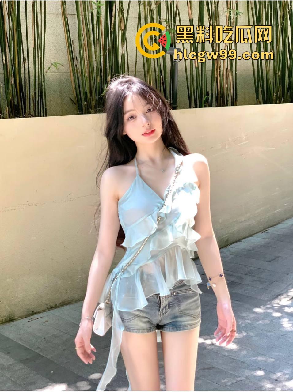 广州护士实习生『蓝美淇』开学前急约一炮,轻微洁癖却爱被抠逼,抠到手水肿,这逼是真湿还是有毒?-5