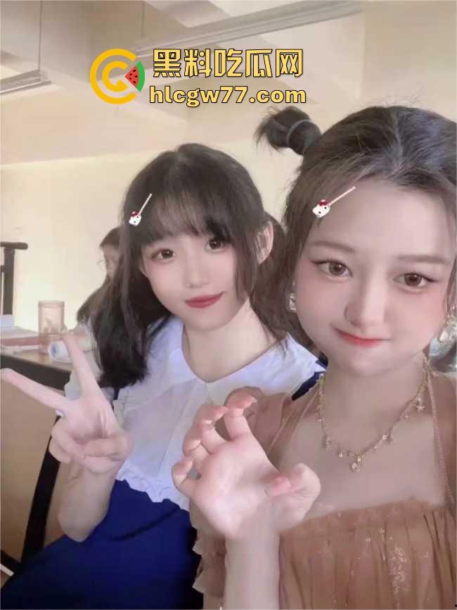 广东碧桂园职业学院卡哇伊学生妹在酒店接受炮友安排的多人运动 场面高燃堪称AV级群交！-1