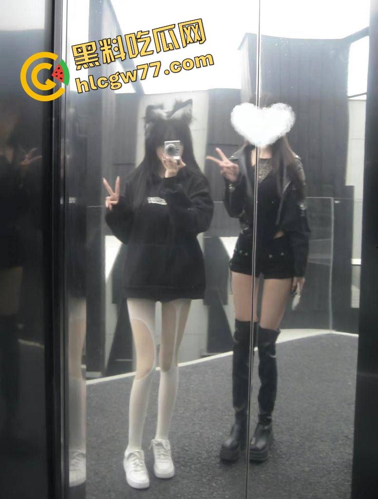 石家庄精神小妹【李亿亿】穿JK制服上门舔棒，含着鸡巴的样子贱得想让人一巴掌操她脸上！-7