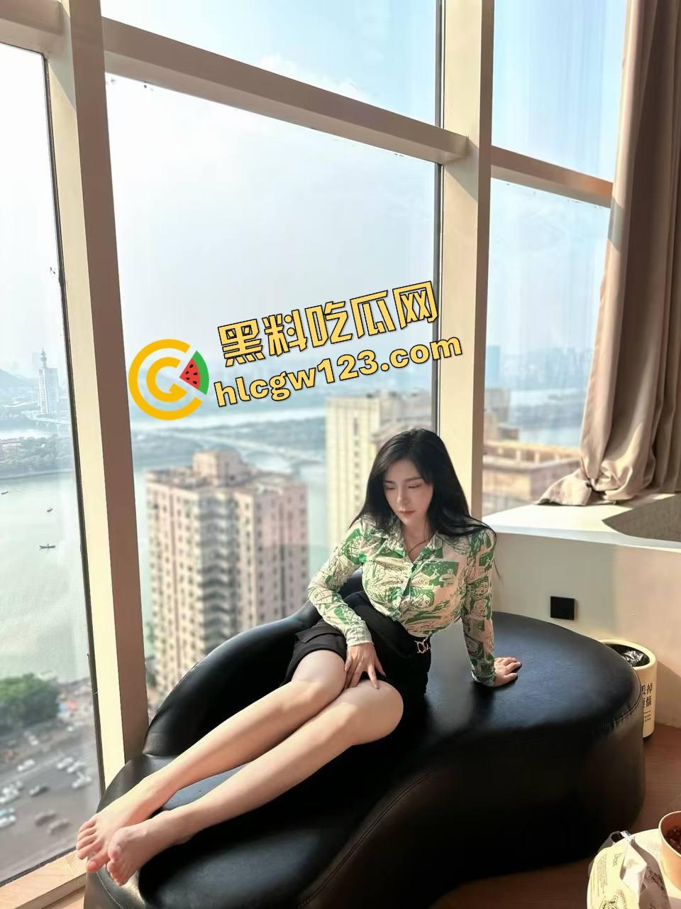 抖音网红『瑞学姐』直播翻车or故意表演？粉丝边看边指挥，大哥后入节奏全靠弹幕带节拍！-1