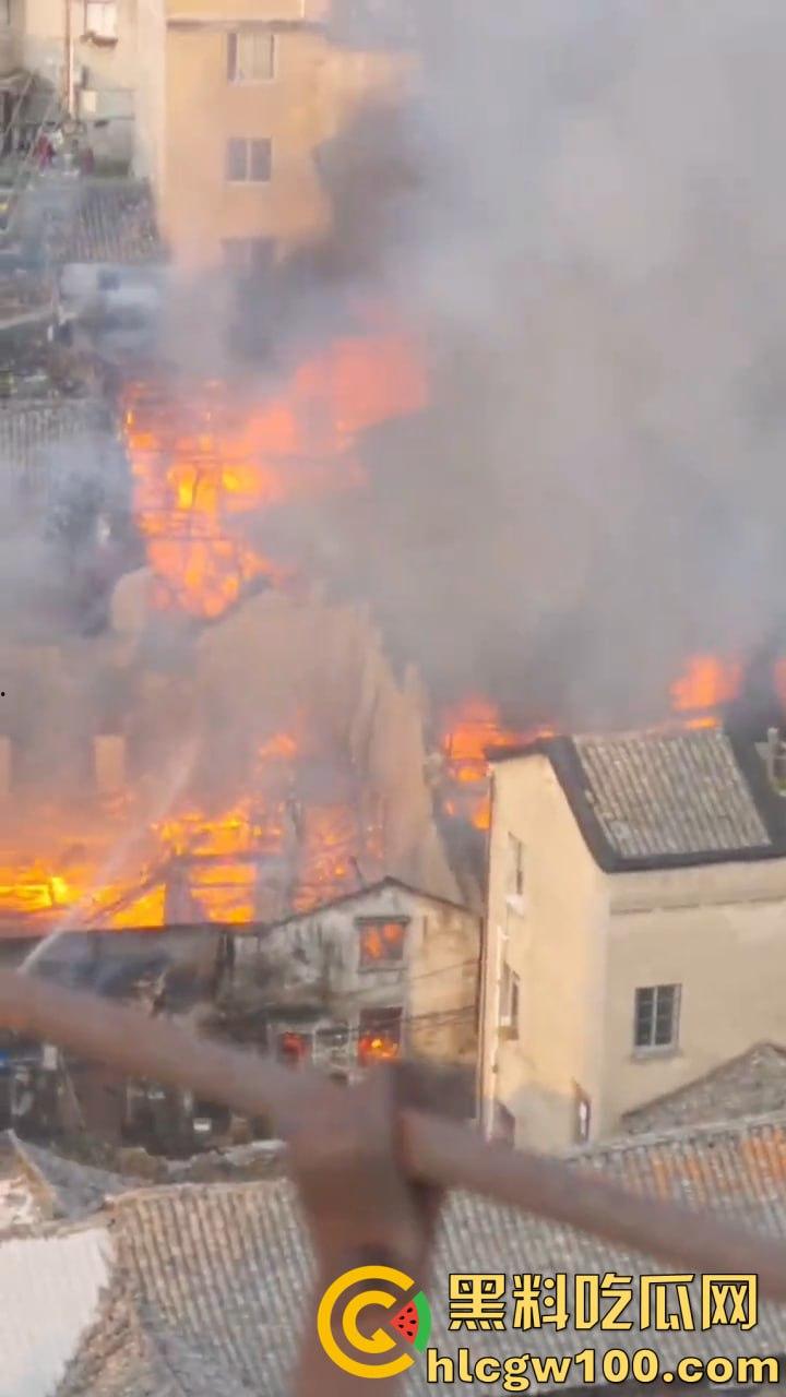 惊爆！浙江丽水青田县后街路突发火情，多间民房似被《末日之火》点燃-6
