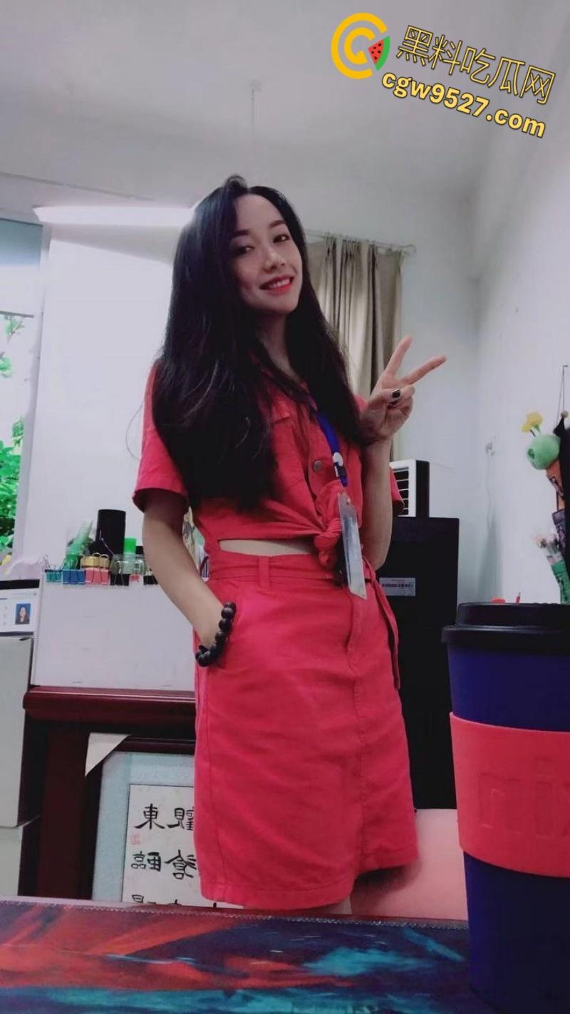 重庆沙坪坝区党员【徐艳霞】，被领导无套狂干，露脸玩颜射吞精，被曝舔功了得，岗位晋升是舔出来的 !-6