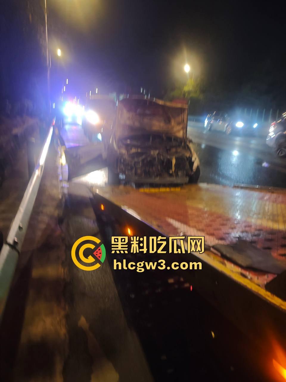 九江首辆紫色小米SU7遭遇车祸 电车安然无恙 油车烧成灰 雷总金字招牌造车没偷工减料！-9