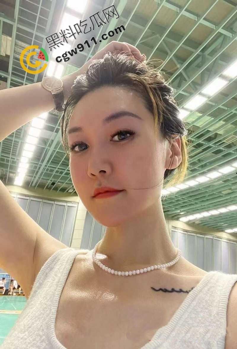 深圳性感女老板【刘丽芳】不雅视频爆出，饥渴人妻包男小三释放欲望，镜头前自慰展骚穴，露奶挨操尽显淫乱-8