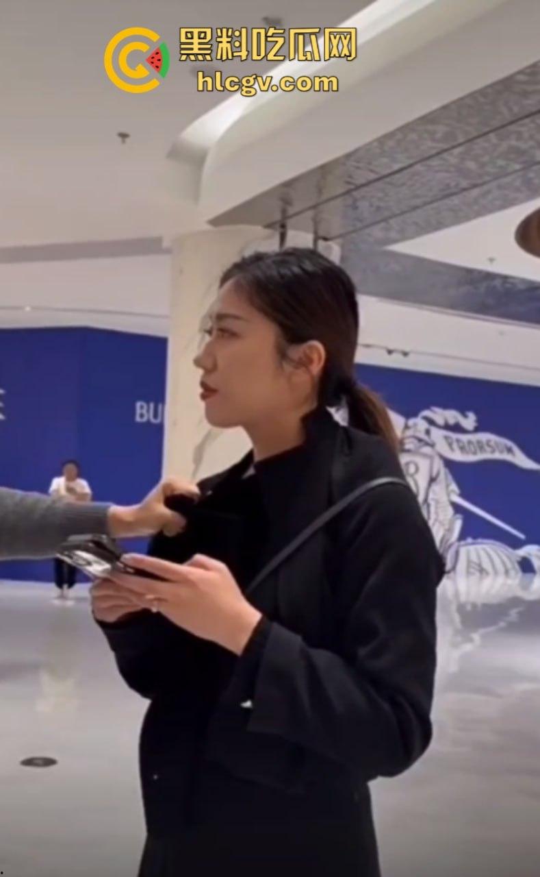 合肥银泰lv柜姐给男客户发裸照钓鱼  被抓现场还不忘叫“爸爸”-9