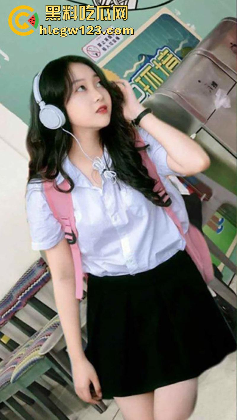 变态父亲偷拍女儿洗澡，大奶长腿翘臀诱人，这女儿发育的可真好，任何姿势操都绝对舒服！-1