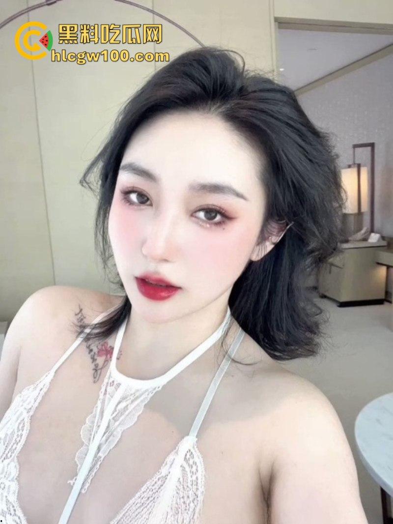 京城卡戴珊推特第一美臀【Eliya】大尺度福利视频合集 超高颜值逆天巨臀骚出天际 和她睡一晚需要注意些什么？-1