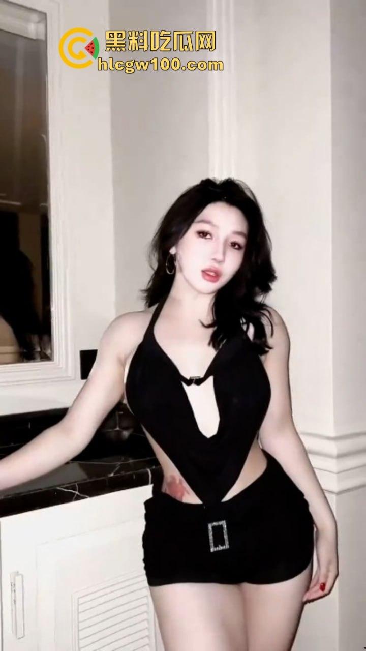 京城卡戴珊推特第一美臀【Eliya】大尺度福利视频合集 超高颜值逆天巨臀骚出天际 和她睡一晚需要注意些什么？-2