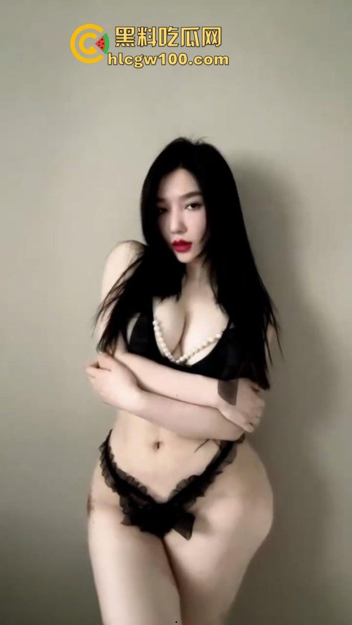 京城卡戴珊推特第一美臀【Eliya】大尺度福利视频合集 超高颜值逆天巨臀骚出天际 和她睡一晚需要注意些什么？-16