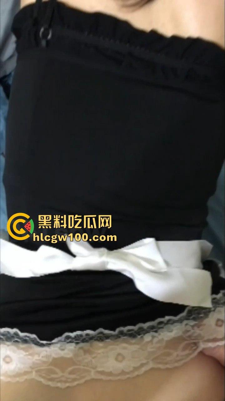 可爱COS！广东工商学院大一学妹【伊妍祺】与男友性爱记录曝光，白虎少女居然需求这么大 内容劲爆！-11