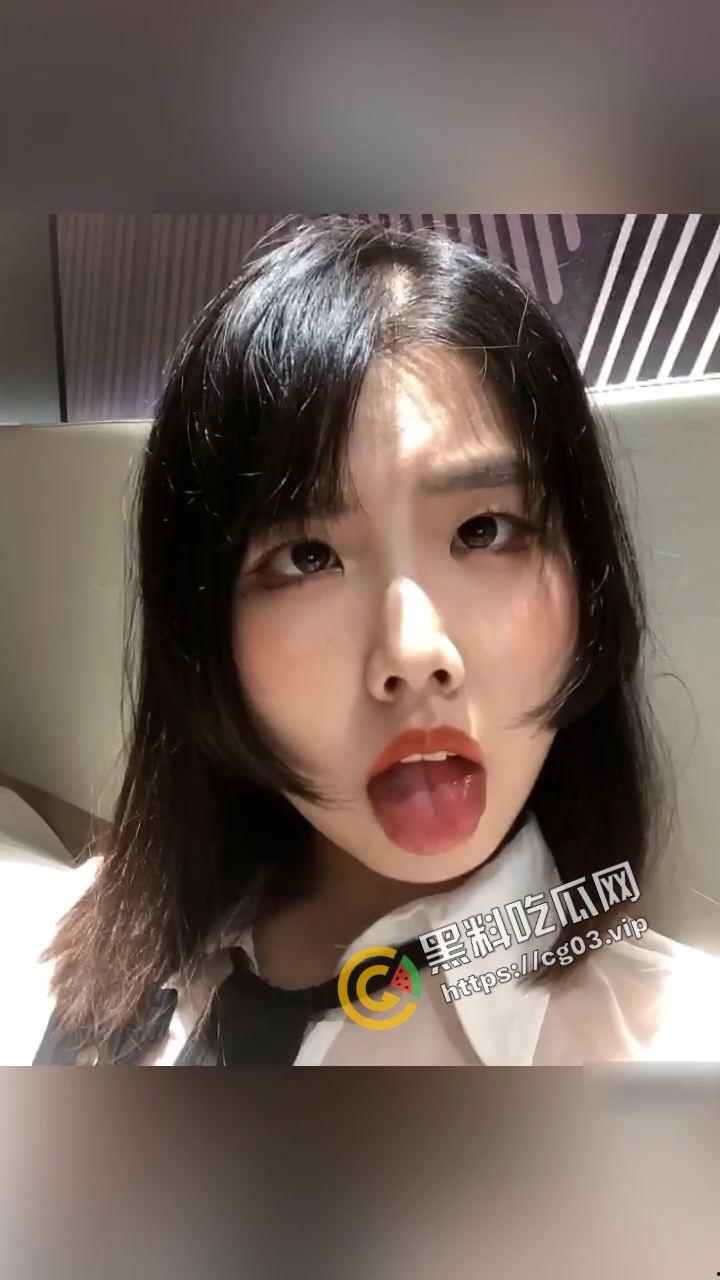 四川达州幼教 校内严肃教师 校外淫荡母狗 反差婊一个-1