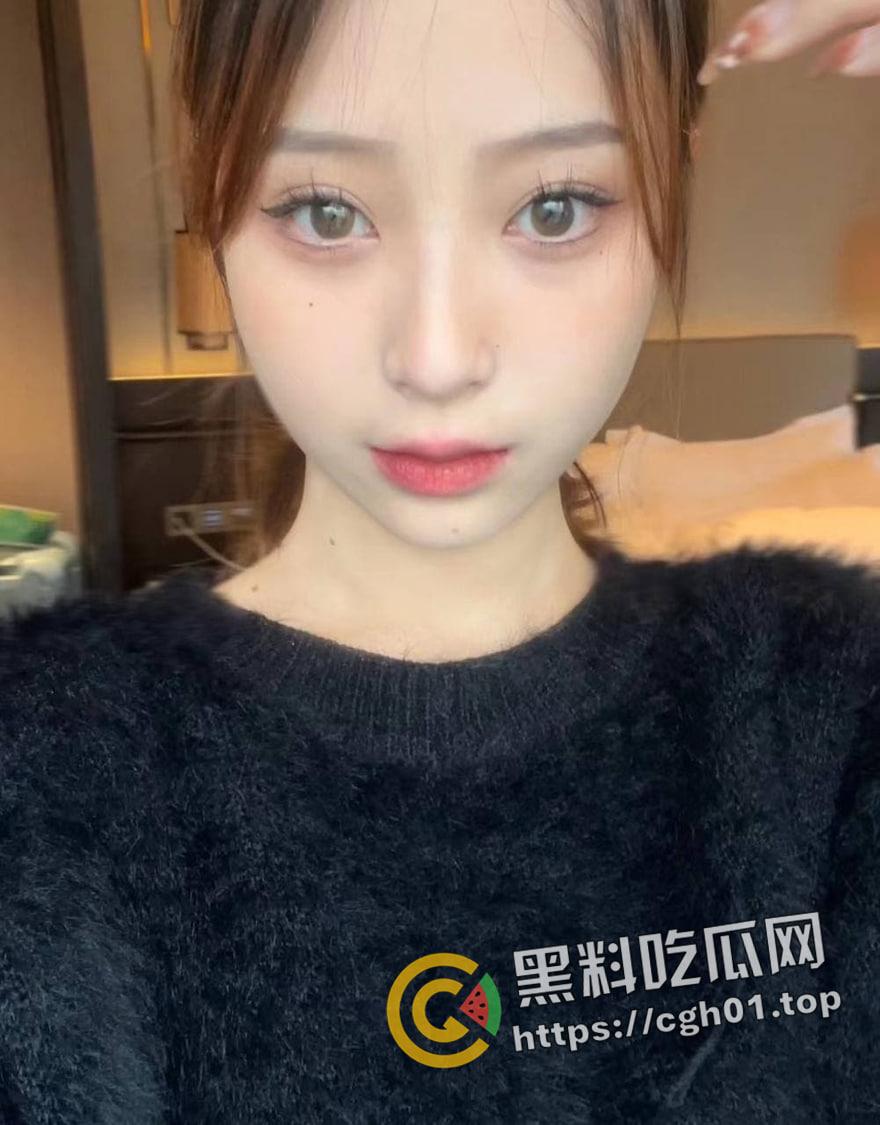 广东外语外贸大学校花【谢婉婷】勾引老师性感自拍流出  小穴粉嫩 酥胸荡漾 哪个老师顶得住这种诱惑-2