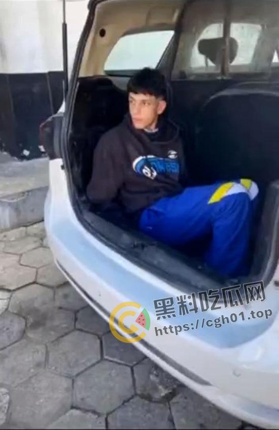 外网疯传！美国网红男娘被霸凌 带枪枪毙霸凌者 果然自由美利坚 枪战每一天-7