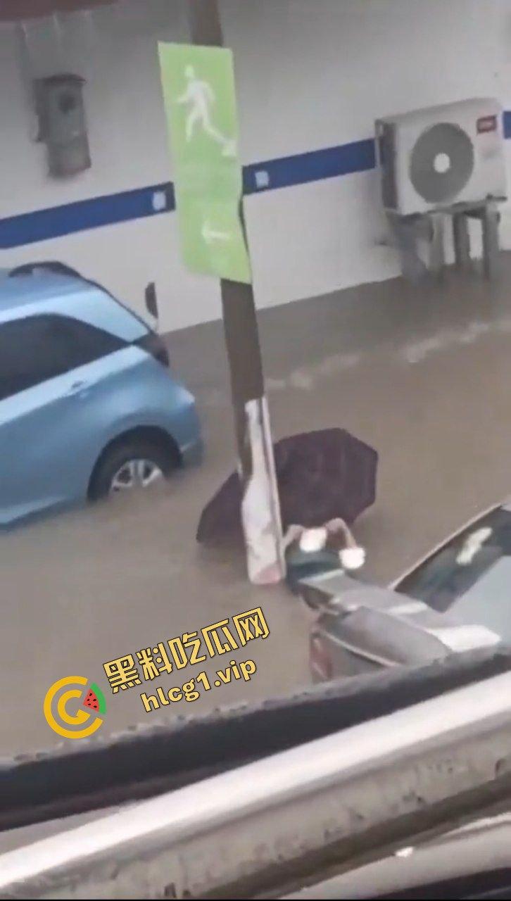 广州 番禺与东莞 超大暴雨 水灾降临!车辆被淹没 致多人触电身亡!-9