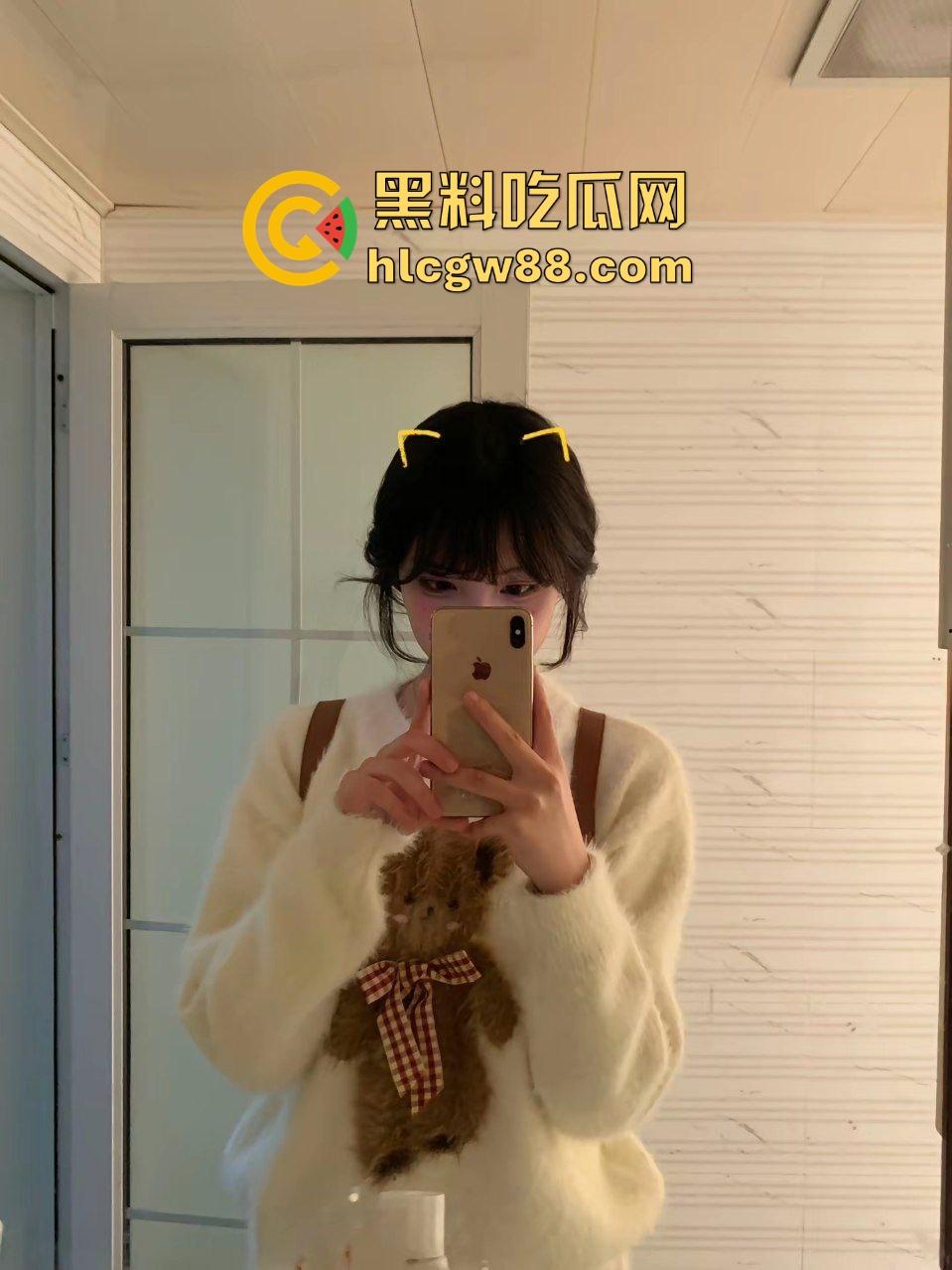 云南大理清纯嫩妹【谢佳怡】绿帽男友贡献淫妻给处男兄弟操，楼梯上全力冲刺后怼白臀嫩穴！-1