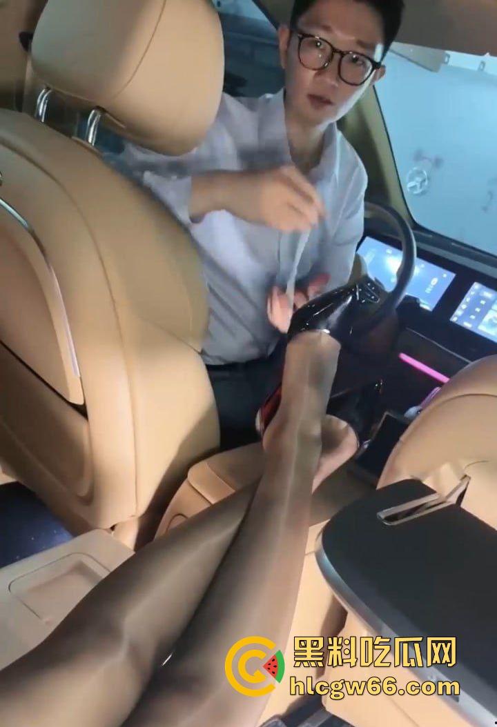 绿帽奴的高超境界 车载冰箱里不是放饮品的而是冷藏着老婆用过的避孕套 没事就拿出来嗦两口！-7