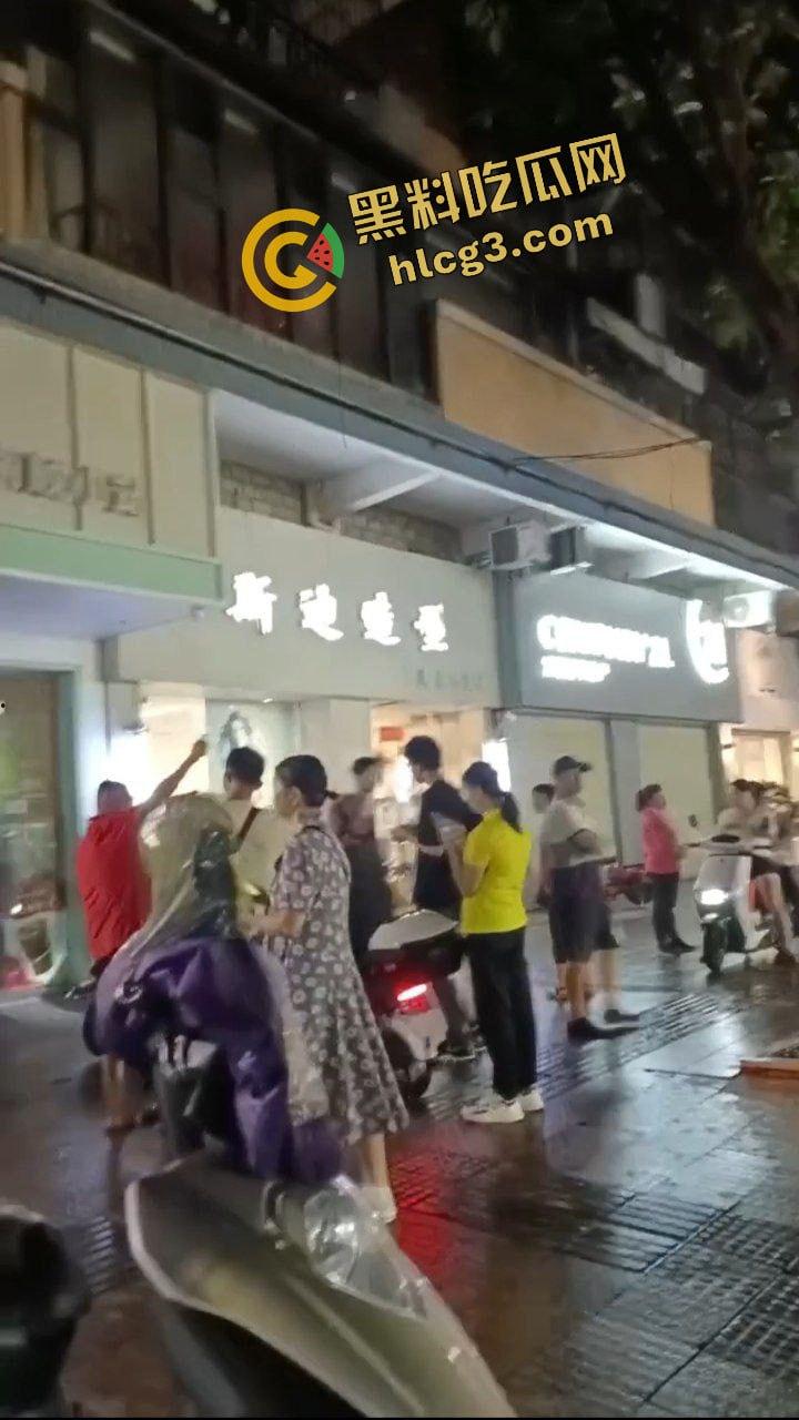 广西梧州食品公司老板跑路!一夜之间关闭所有店铺 员工消费者 集体起义围堵讨债!-10
