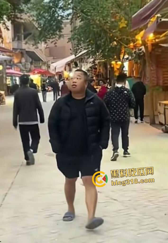 蓝战非前女友视频流出！千万身家却因鸡巴小挡不住前女友骑乘黑鬼前男友，这肥水应该是留到外人田了吧？-2