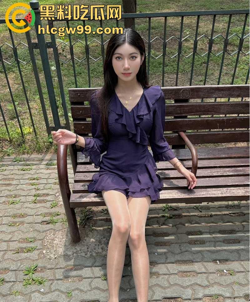 抖音网红【樂莓子乐】开档黑丝大秀,昔日御姐转型走萝莉风 狂抠骚穴撩拨金主,福利视频曝光流出!-8