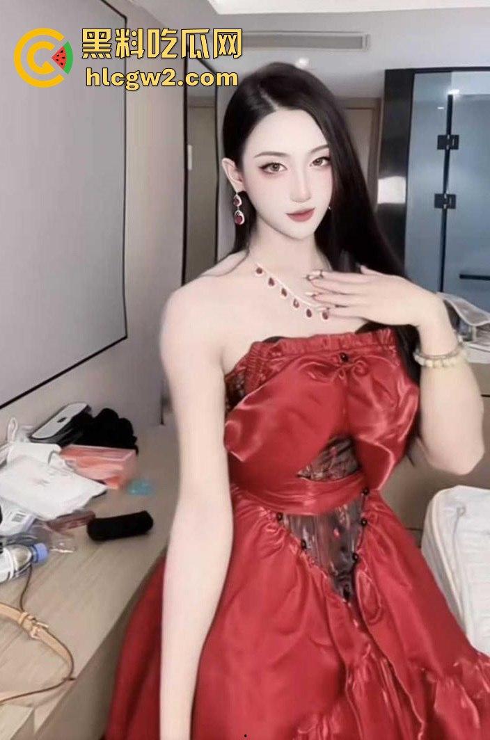 上海极品TS【潘雨辰】高挑火辣身材 绝美容颜加精湛口技 纤细美腿撩人骚动 比女人还会叫！慎入！-1