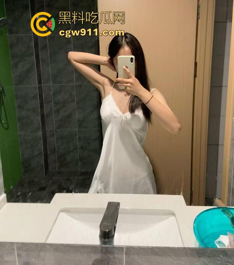 这个小编真的极力推荐！重庆175大长腿小美【谢晓婷】黑丝美腿极品身材，露脸口交一脸淫靡，粉嫩骚穴淫水四溅！-1