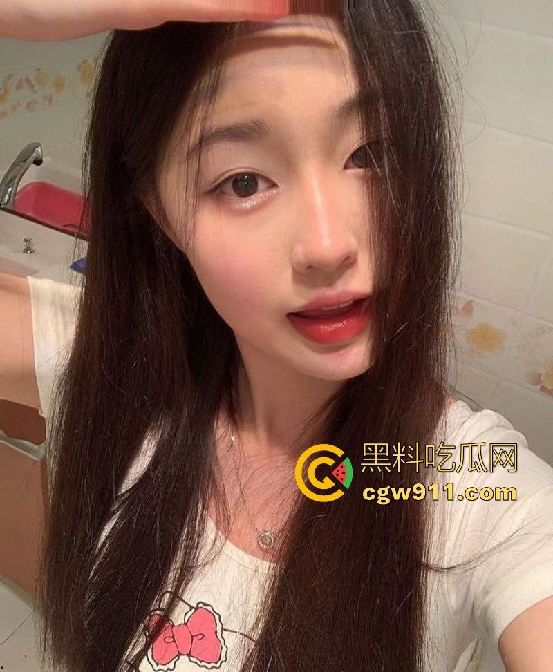 这个小编真的极力推荐！重庆175大长腿小美【谢晓婷】黑丝美腿极品身材，露脸口交一脸淫靡，粉嫩骚穴淫水四溅！-2