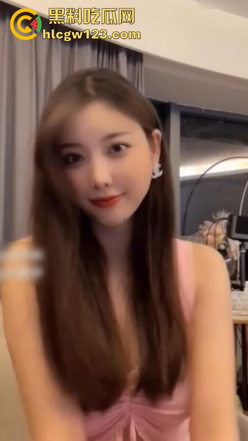 秀人网女神【杨晨晨】,顶及身材长腿尤物,诱人丁字裤勒大屁股,巨乳白嫩诱惑酮体撩到心坎里!-1