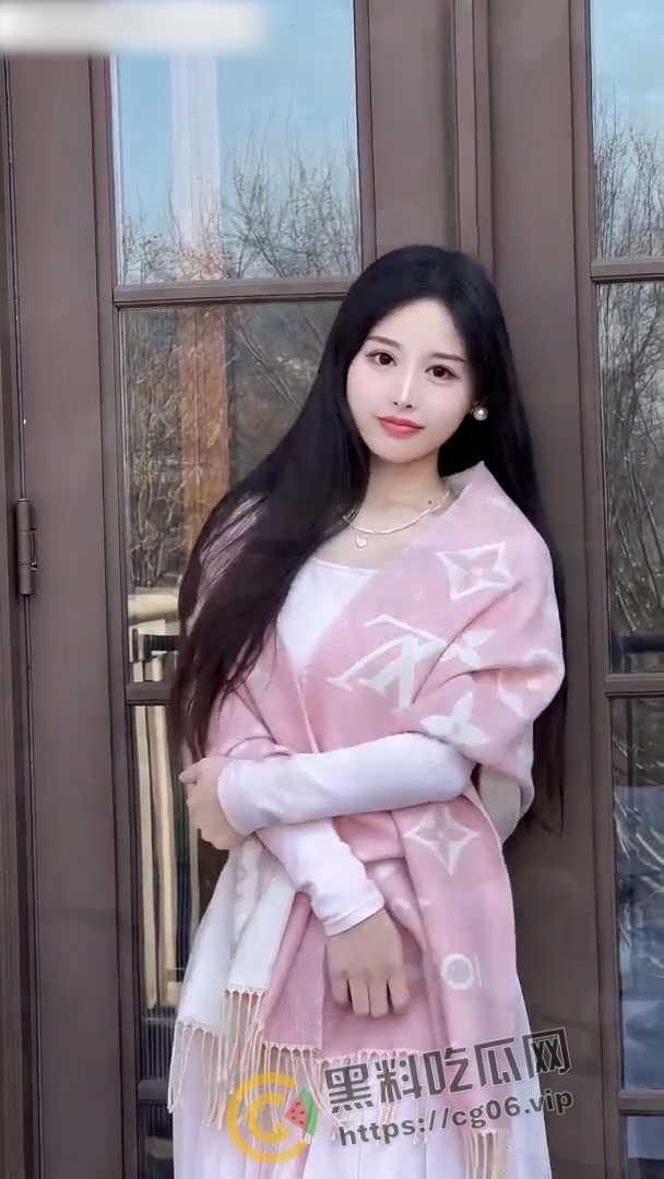 抖音网红【梁嘉怡凉不了】榜一大哥爆操现场画面流出 高高在上的网红女神被草出猪叫-2